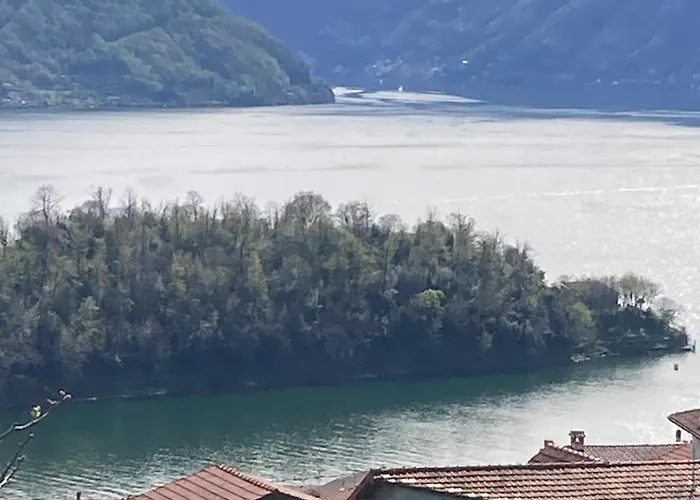 Lo Scorcio Sul アパート